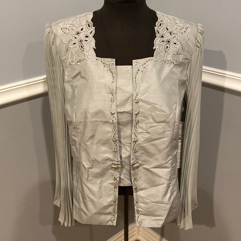 ASHRO pleated sleeve embroidered blazer